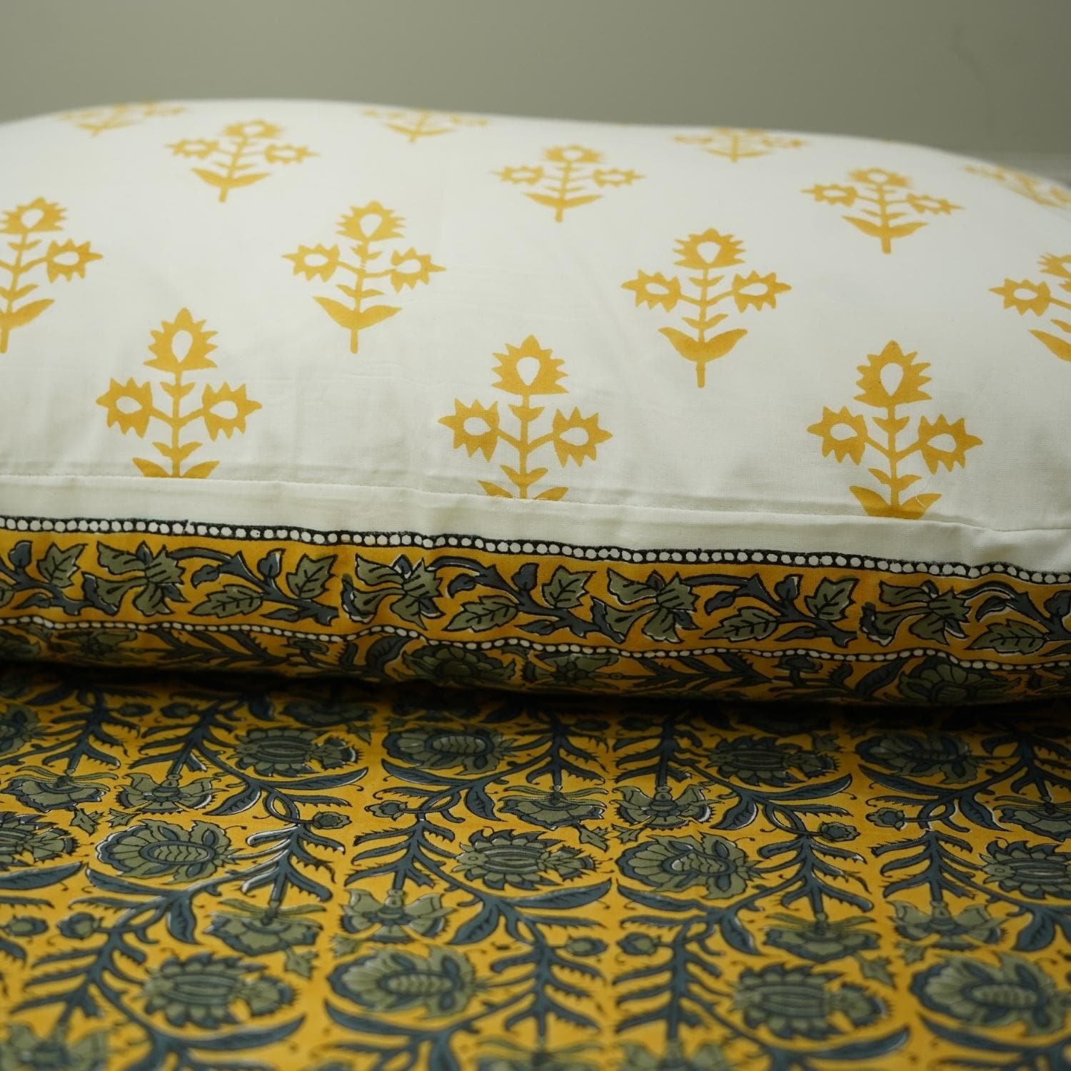 Decorative cotton block printed bedsheet, double bed cotton bedsheet with pillow cover, Indian handmade art, floral designer bedcovers, queen size bedsheet with pillowcases.