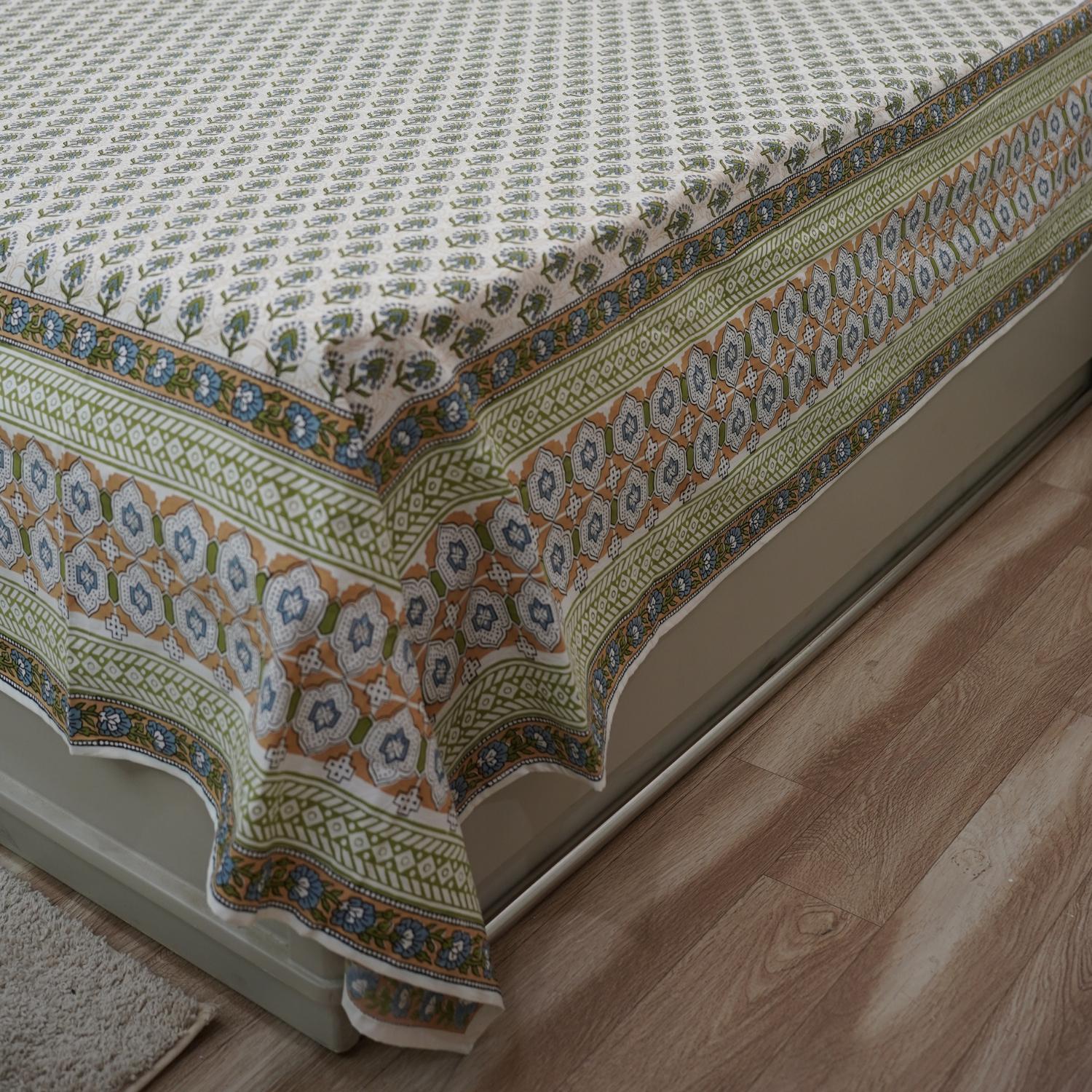 With this bedsheet and pillow cover set, embrace floral beauty created by hand. Block printed on cotton, this set brings cultural richness and relaxed elegance to any decor.