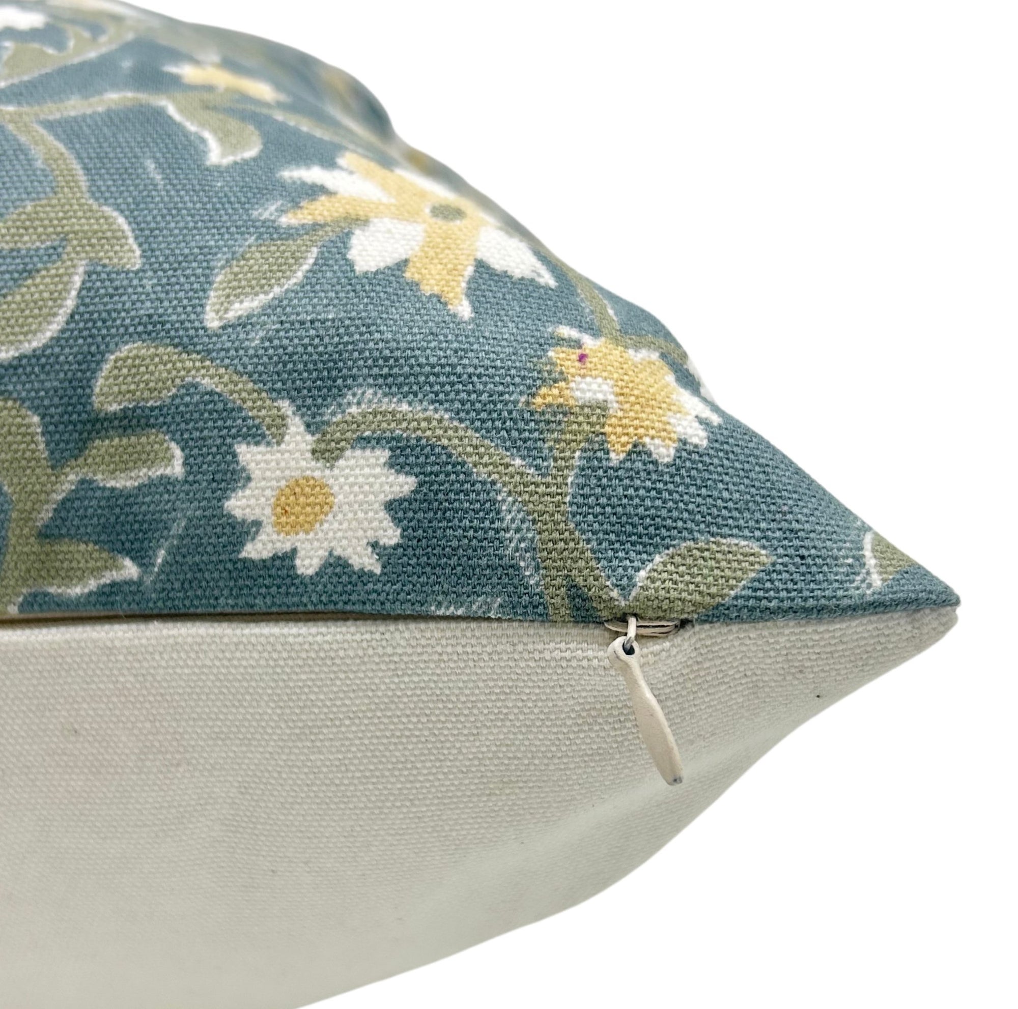 Square block print pillow cover in thick cotton, white color - ARADHANA - Fabdivine