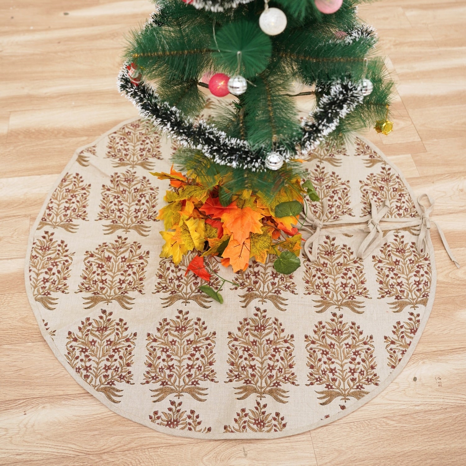 Pure Linen Handmade Block Printed Tuskan Red & Brownish Mini Floral Xmas Tree Skirt – Virandhavan Holiday Decor