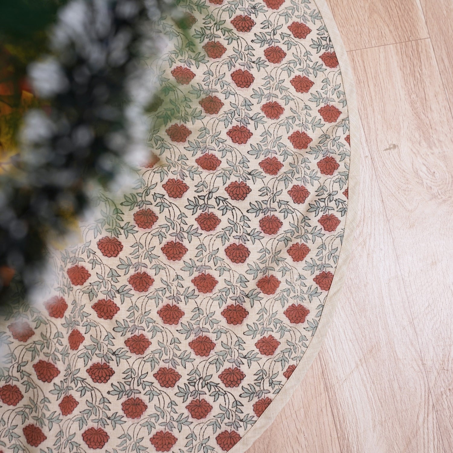 Handmade Boho Linen Blend Khubsurat Brown & Gray Floral Living Room Block Printed Christmas Tree Skirts 