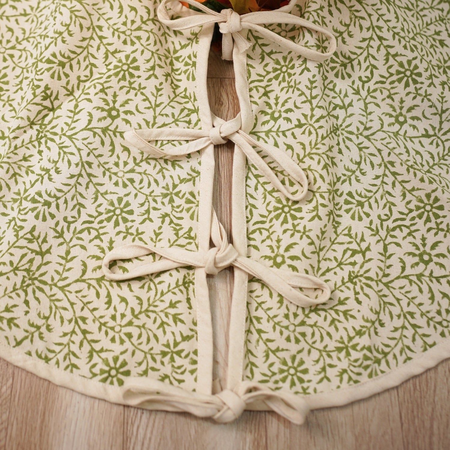 Handmade Block Printed Jungle Ghash Green Leaf Floral Duck Canvas Christmas Tree Skirts for Decorative Home