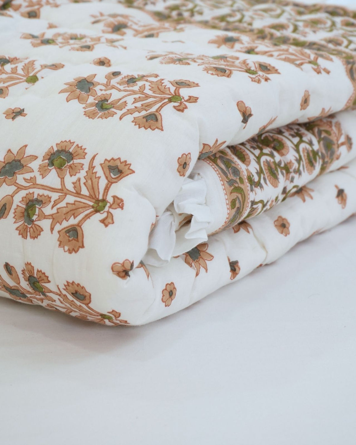 Peach Floral Block Print Border Sadabahar Bed Cotton Quilt