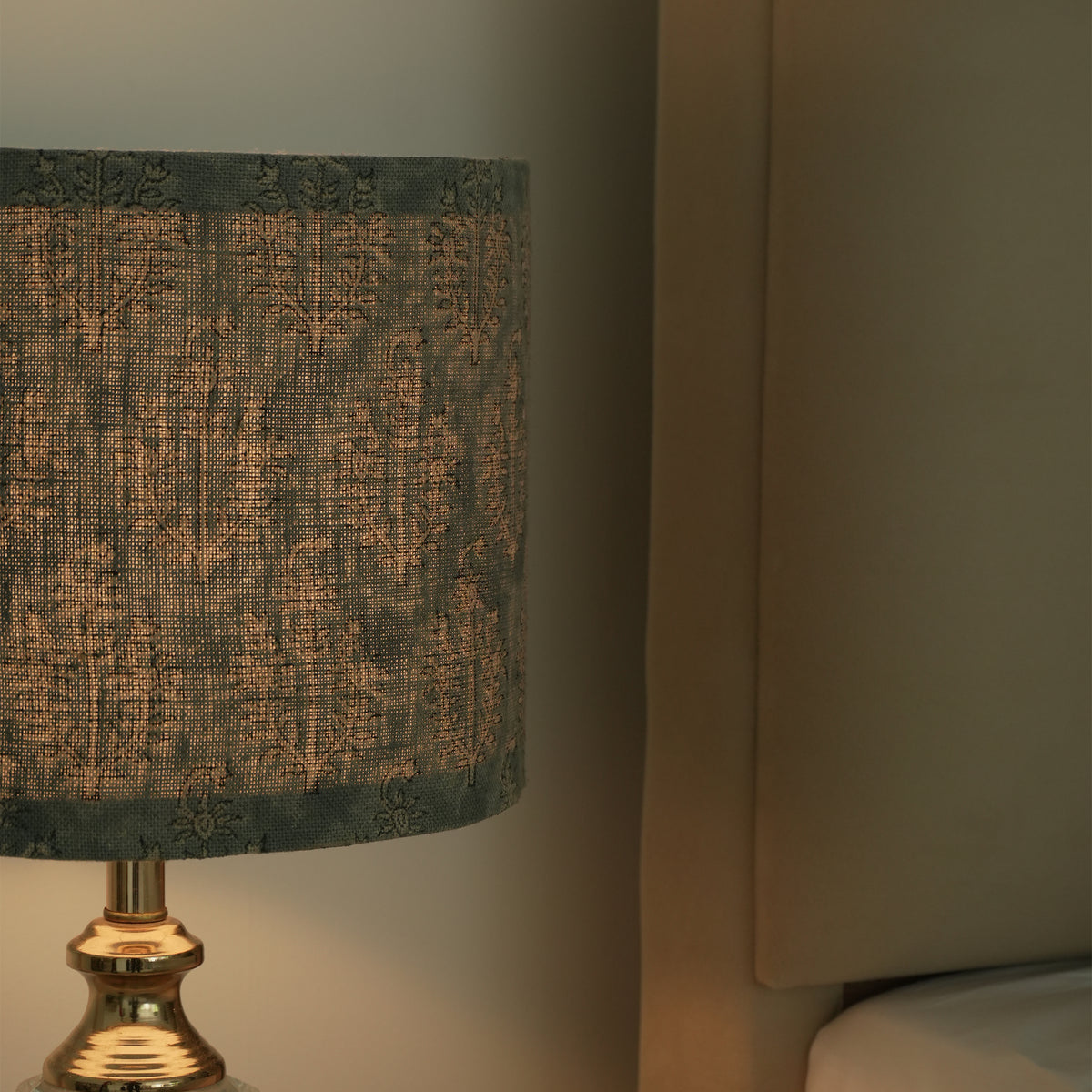 Handcrafted Gray Floral Detachable Linen Lampshade – Neelgagan 