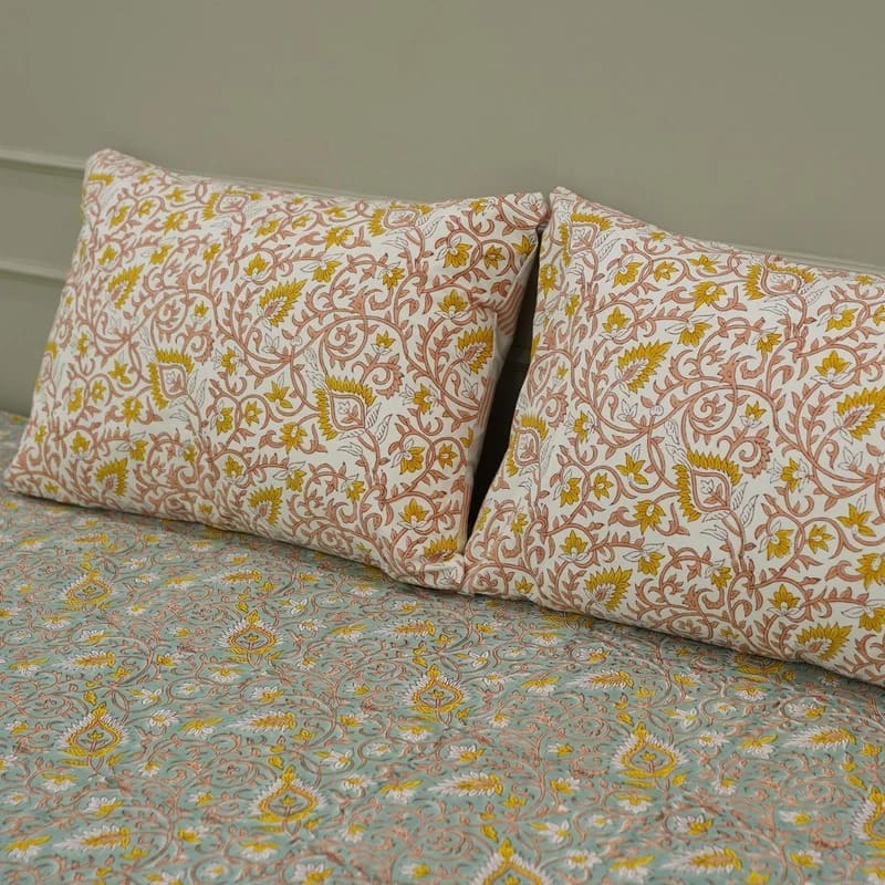 Stylish hand print bedsheets for modern homes