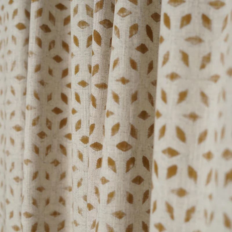 Single curtain panel for modern window décor