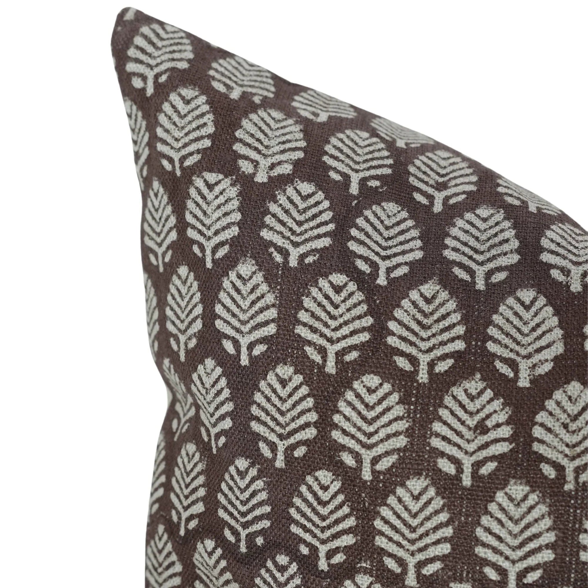 Decorative pillow with leaf pattern 
