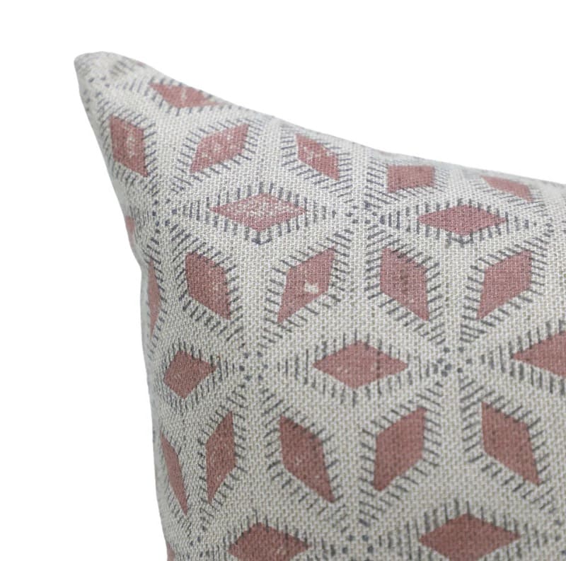 Decorative pillow with geometric pattern 
