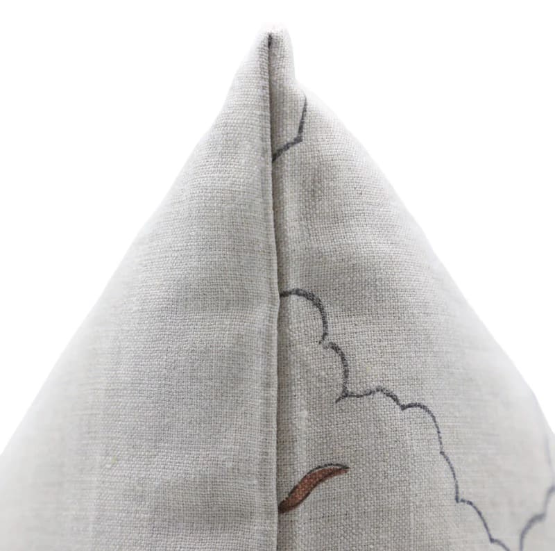 Classic linen cushion cover with hidden zipper