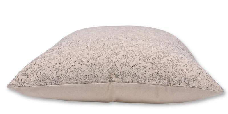 Decorative pillow with floral leafy pattern