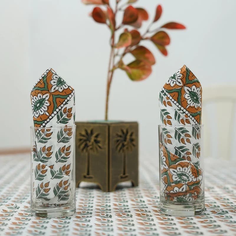 Dining room printed table clothes