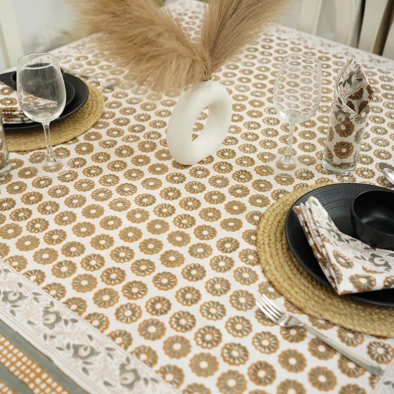 Decorative printed table clothes