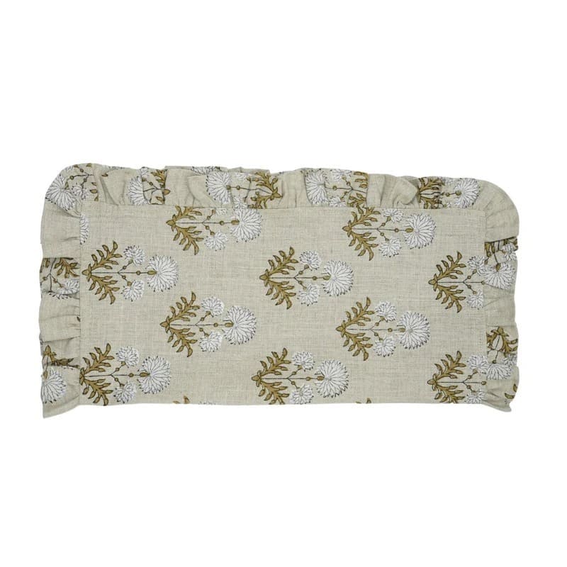 Decorative ruffle napkins for farmhouse table look