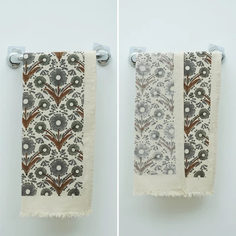 Printed kitchen towel with traditional block design