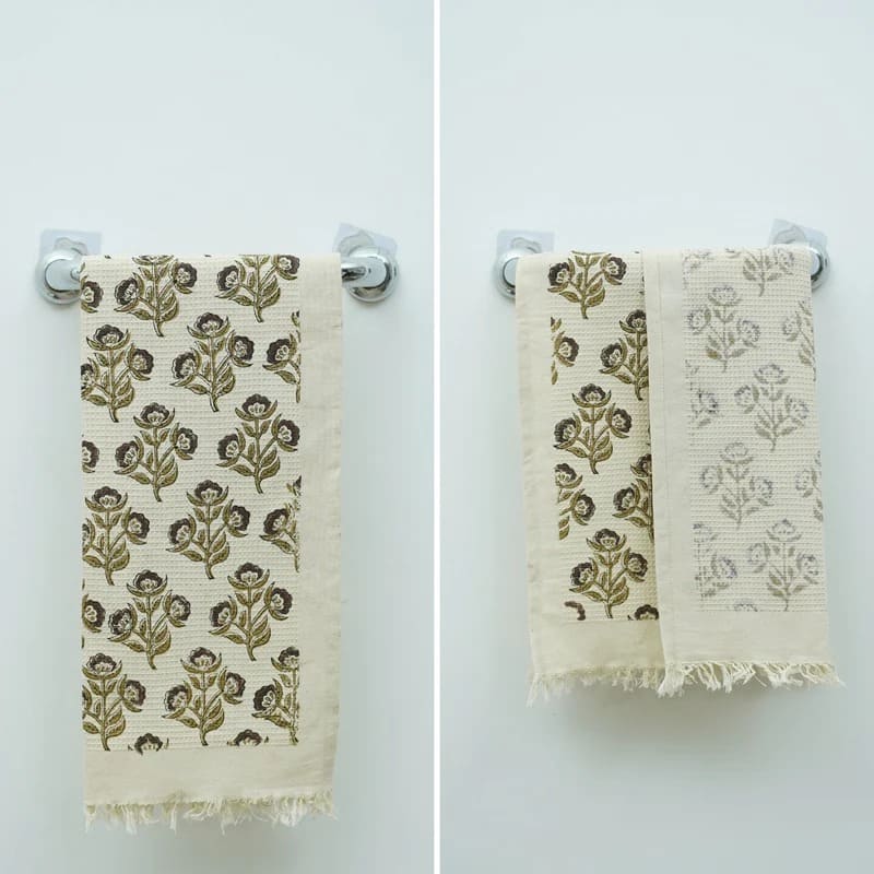 Green patterned towel for guest bathroom
Decorative cotton hand towel in green