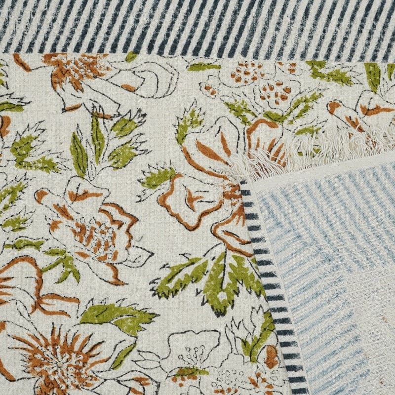 Green patterned cotton hand towel with fine detailing