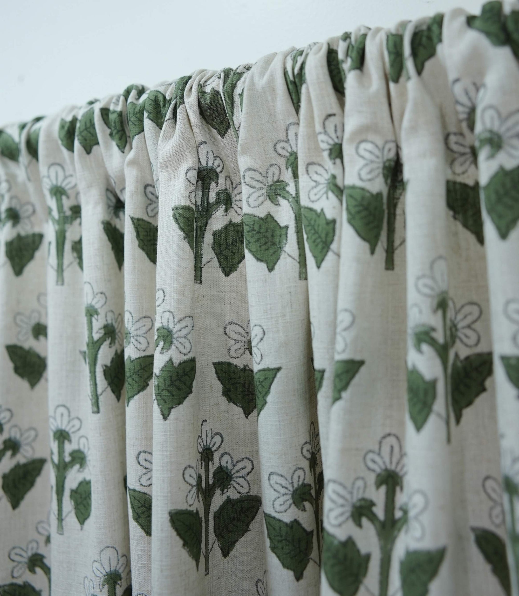 Handmade Green &amp; White Floral Linen Curtains – Chahat