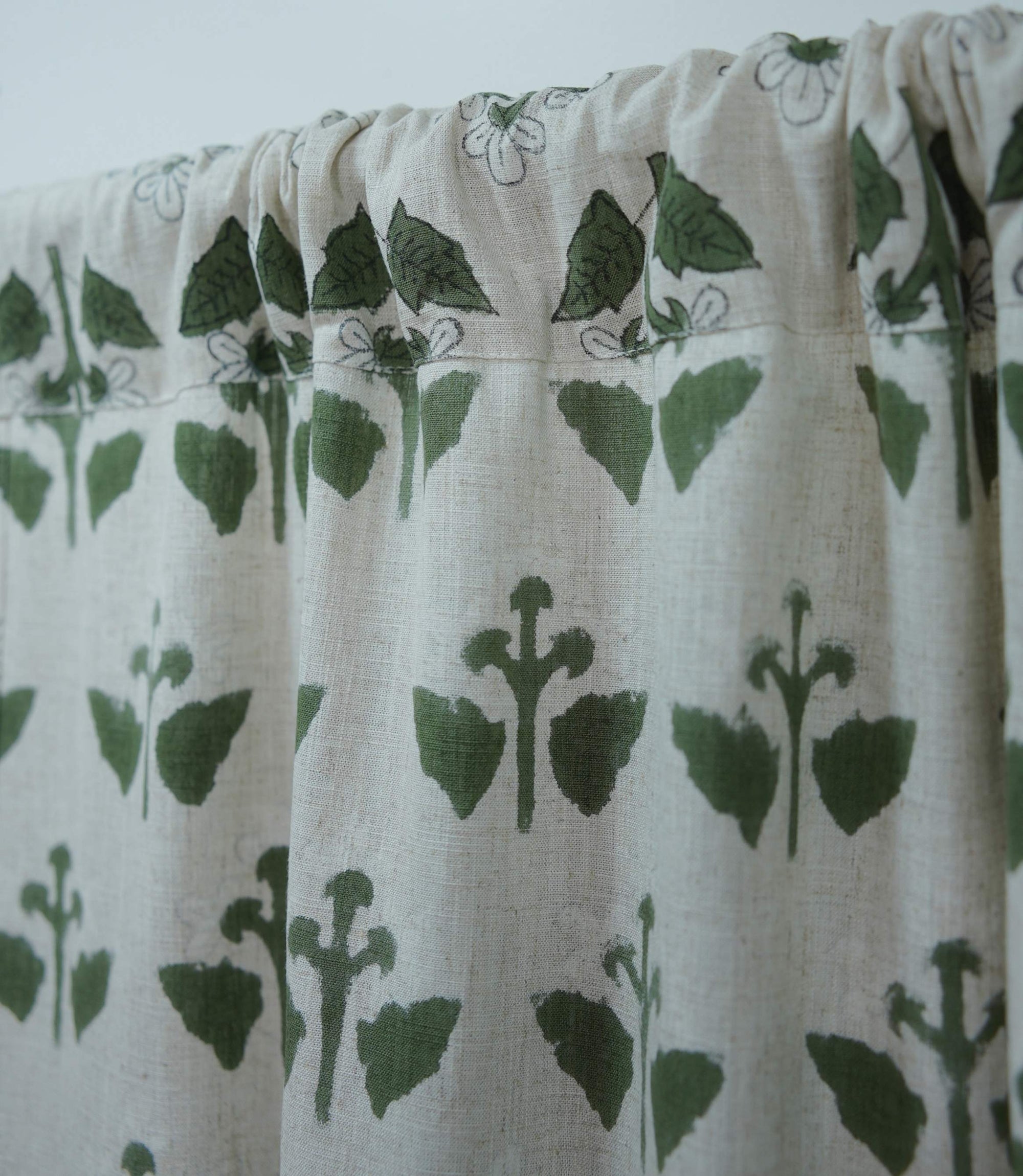 Handmade Green &amp; White Floral Linen Curtains – Chahat