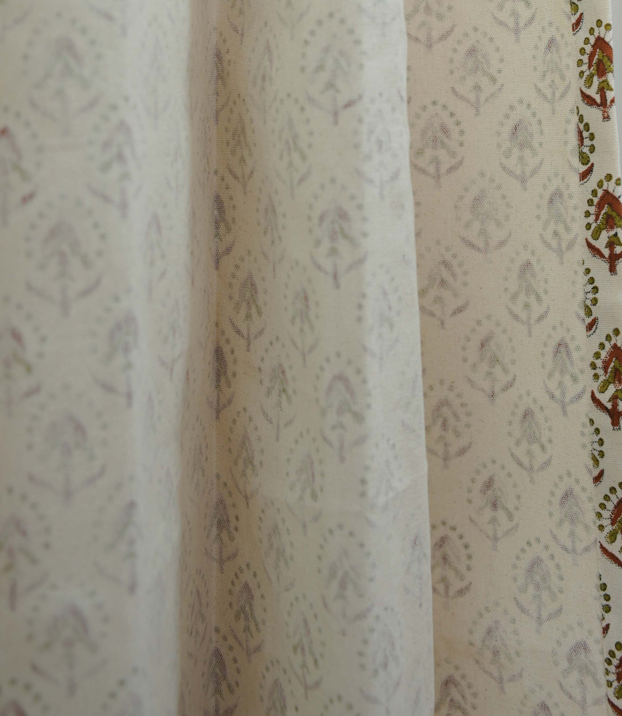 Handmade Gurukul Red &amp; Green Block Print Canvas Pleated Curtains