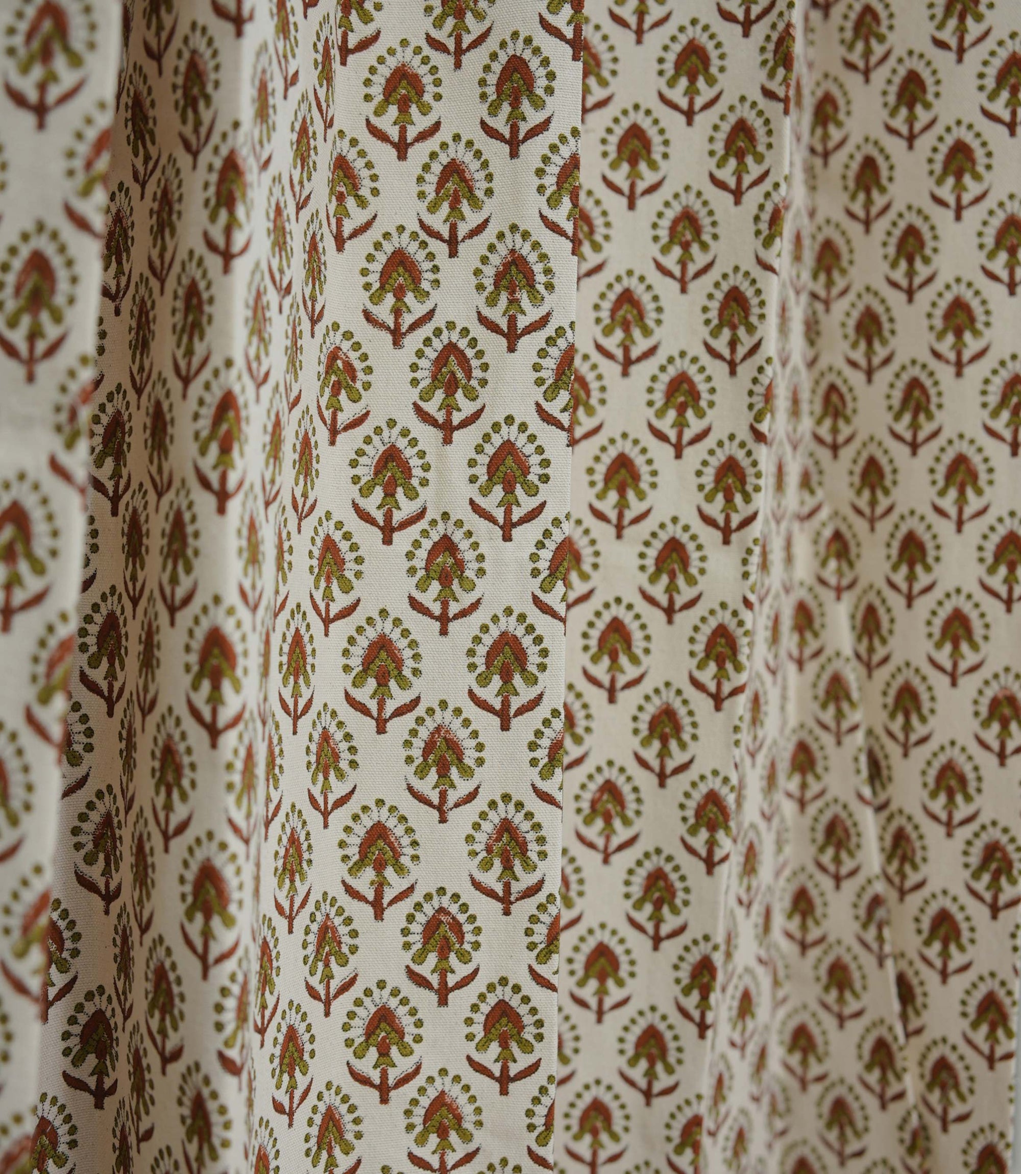 Handmade Gurukul Red &amp; Green Block Print Canvas Pleated Curtains
