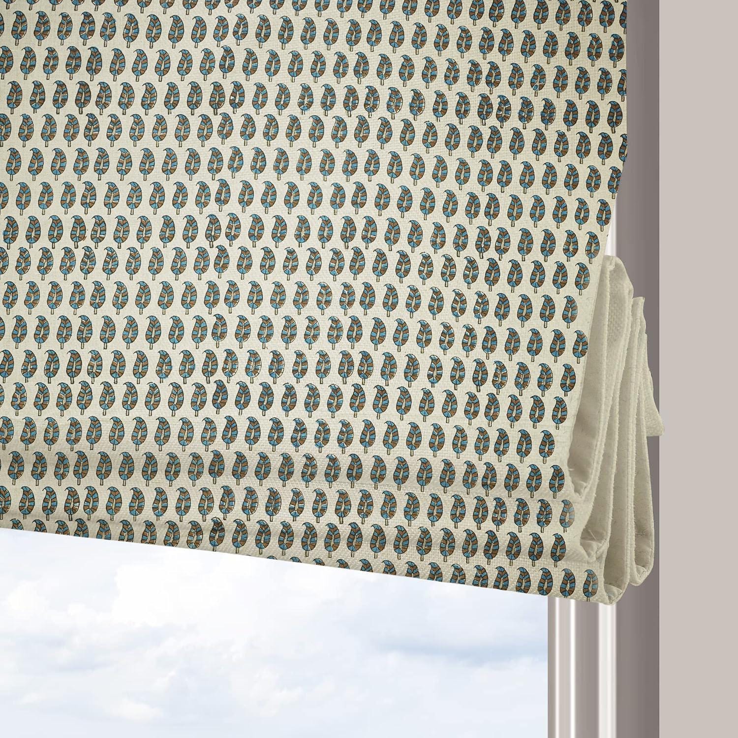 Window valance in block printed floral linen. Ideal as a finishing touch above roman blinds or paired with sheer curtains.