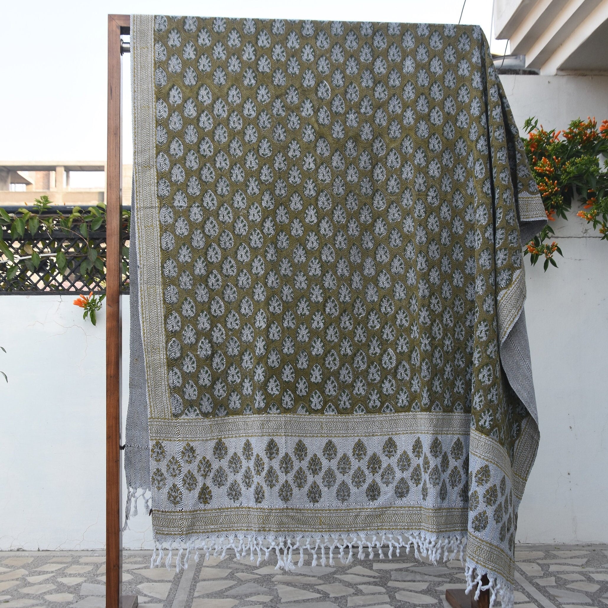 Throws Handwoven Block Print, blankets and throws, Handmade print throw for sofa, handwoven handloom fabric - BETAL LEAF