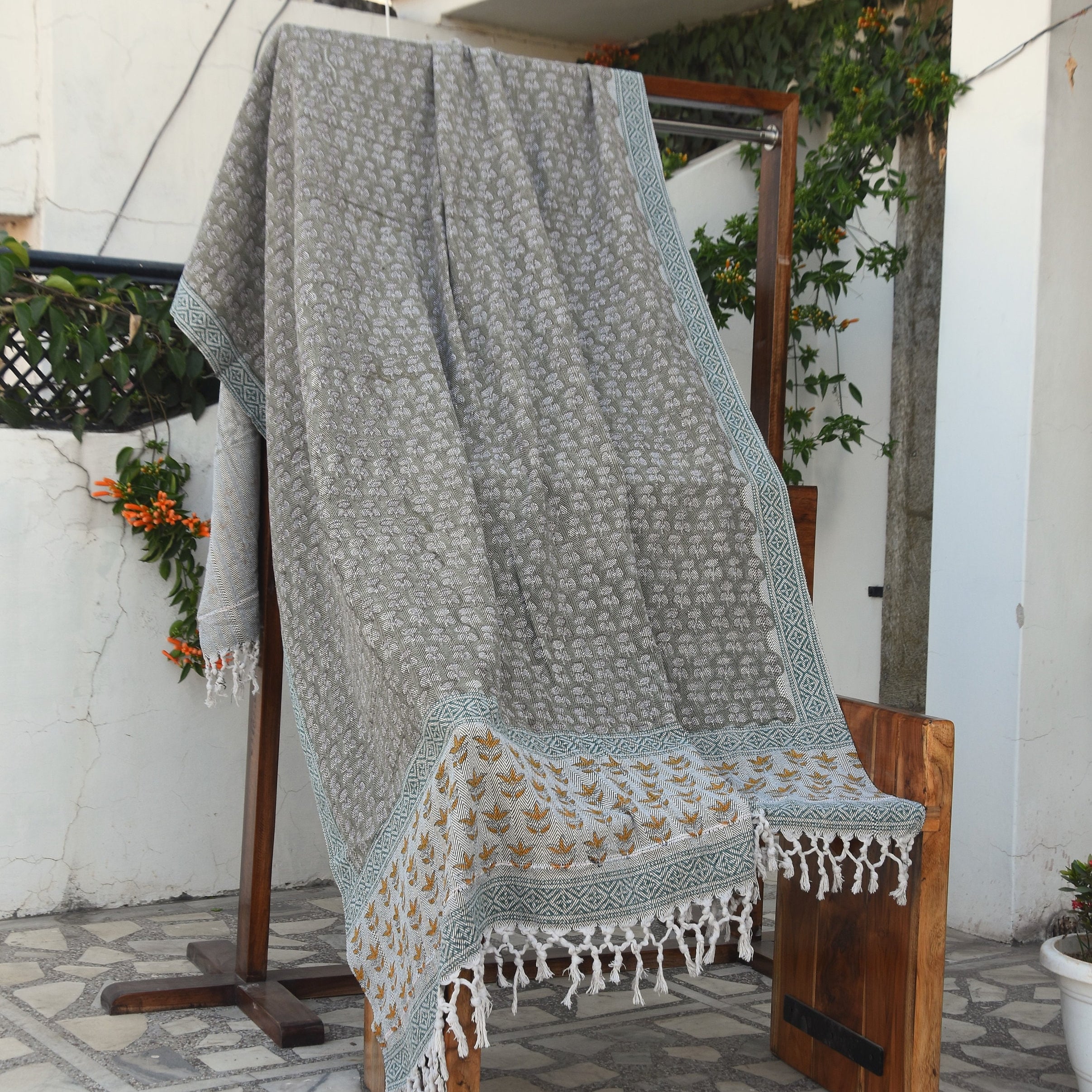 Handmade block print throw for beds, Handwoven throws, handloom fabric, blankets and throws for Sofa - DAMARU SAAPT PATTI